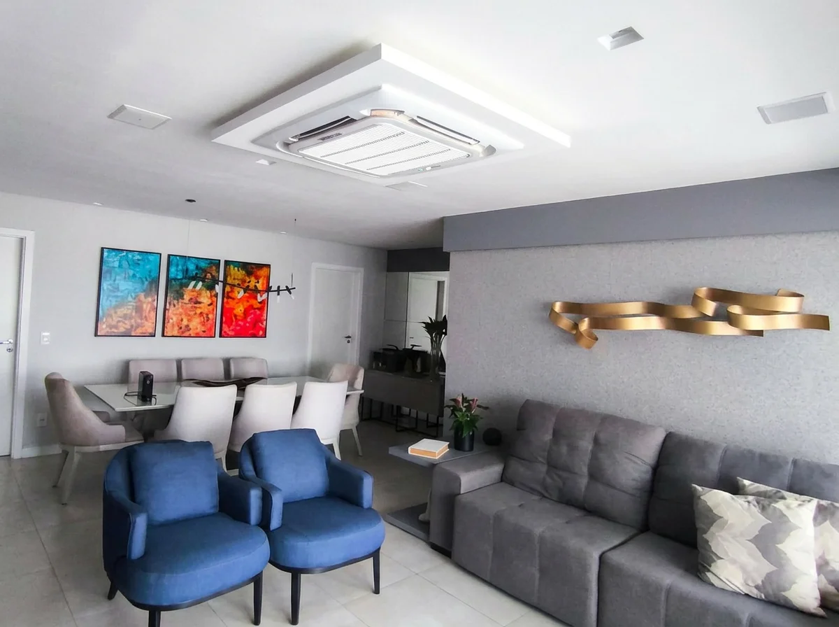 Ar condicionado cassete 4 vias em sala de jantar elegante — Direct Ar Condicionado em Bayeux