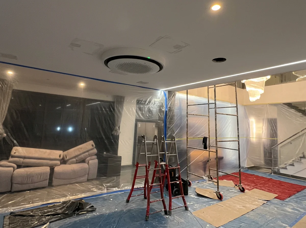 Instalação de cassete 360 em andamento com proteção